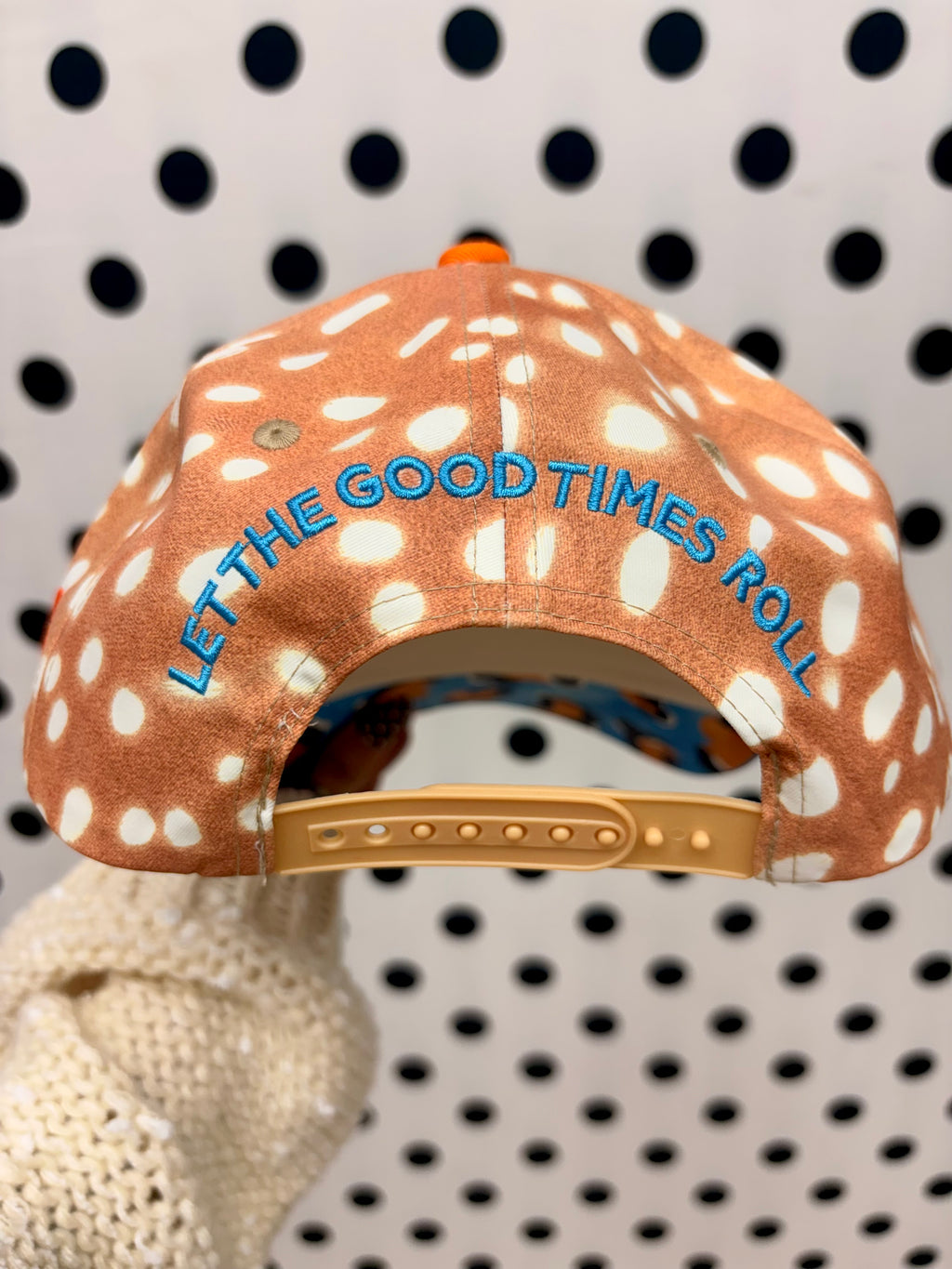 blue spotted good day trucker