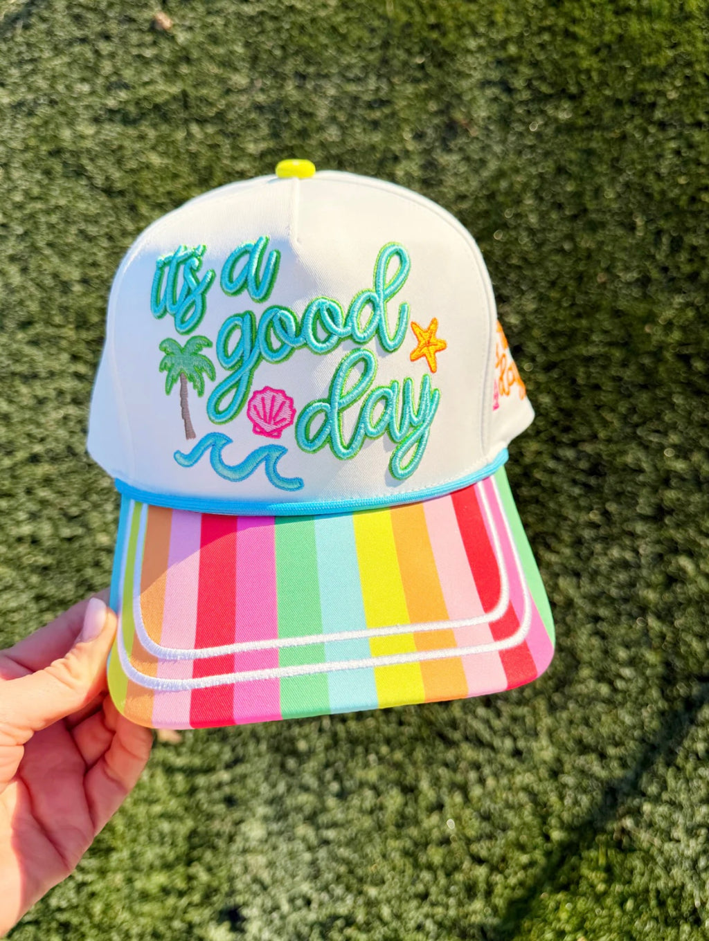it’s a good day vacay trucker hat